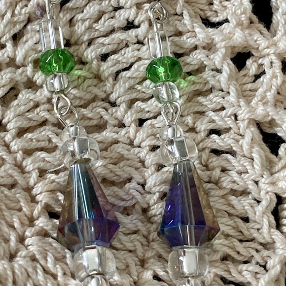 NWOT STUNNING‼️ LOOK AT THIS COLOR. HANDMADE 2” LONG CRYSTAL EARRINGS. ONE PAIR - Picture 3 of 6